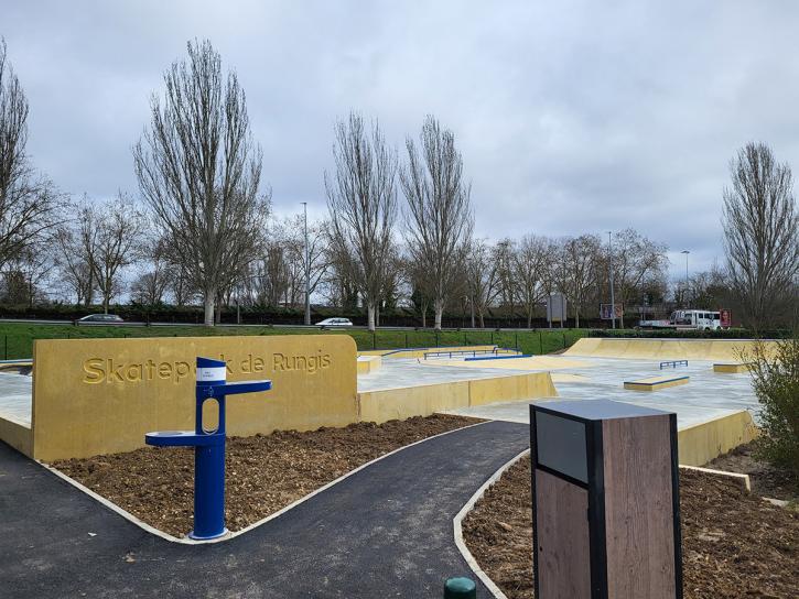 Skatepark en béton à Rungis